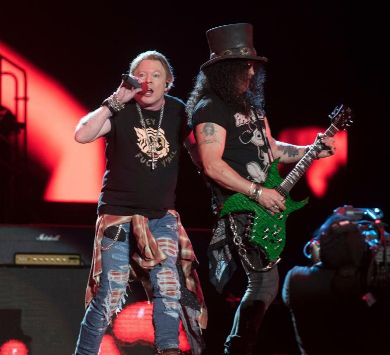 Guns Napos; Roses представили клип на песню quot;The Generalquot;, частично созданный нейрос
